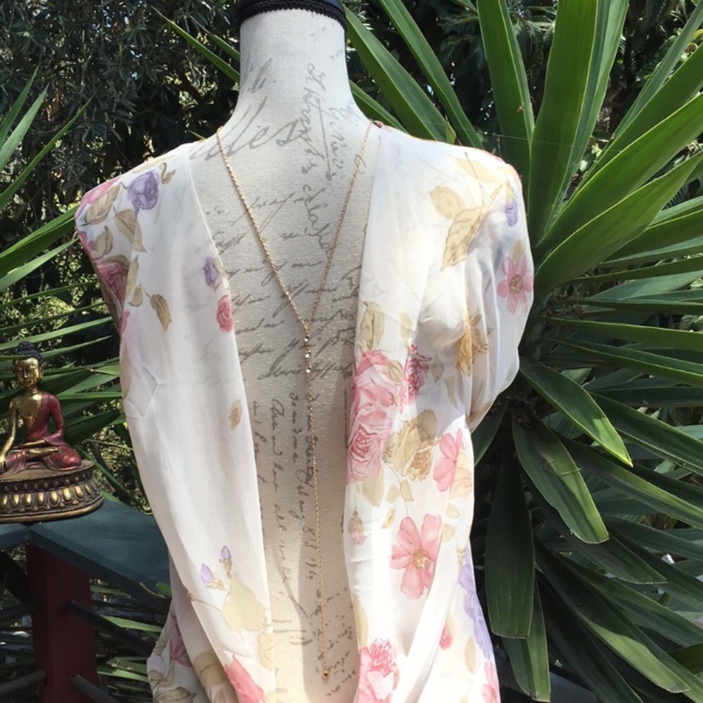 New! Gold Backdrop Necklace - Picture 3 of 6